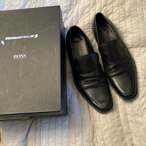 Hugo boss slip on loafers with logo size 12 comes with box not the original